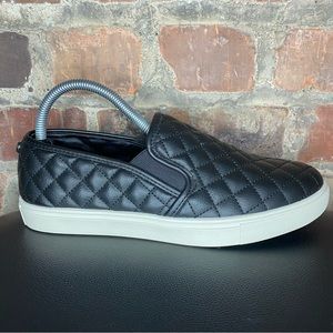 Steve Madden Ecentrcq Slip-Ons Women's Size 9 Shoes Black Quilted Faux Leather